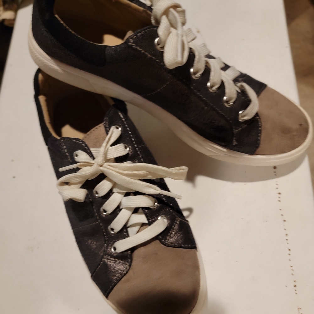 Two tone tennis shoes